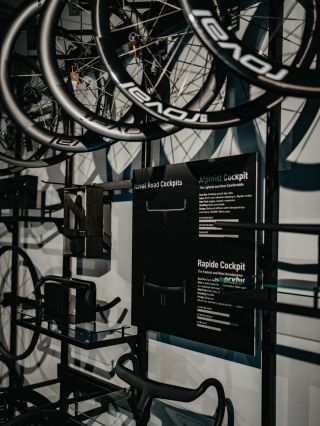 Když rychlost není volba, ale standard.🖤 Přijď si prohlédnout a osahat produkty ROVAL k nám na prodejnu! #roval...