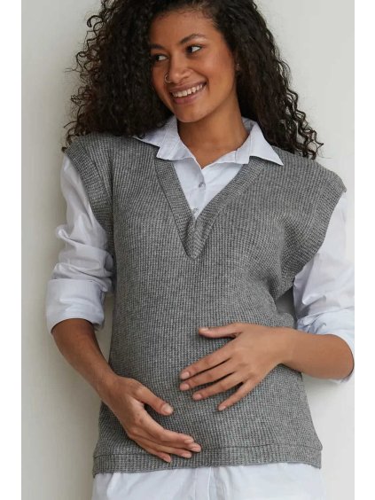 elegantní těhotenský svetr s bílou košilí