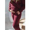 těhotenské zateplené tepláky burgundy detail kapsa