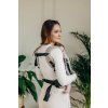 Ergonomické nosítko Lennylamb almond zapínání detail z boku