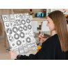 M9_Punktmalerei_-_Vinyl-Schallplatten_an_der_Wand
