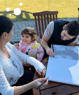 Verwandle dein Familienfoto in ein Bild Ein Foto. Eine Erinnerung. Und ein Bild, das Punkt für Punkt entsteht. Aus deinem...