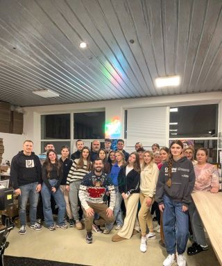 Danke für eine zauberhafte Weihnachtssaison. 🎄✨ Hinter jedem Bild, das ihr dieses Jahr bei uns bestellt habt, steht dieses...