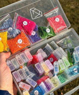 Ordnung, die funkelt. ✨ Jeder Stein hat seinen Platz und die ganze Box glänzt wunderschön. 💎 Organisation, die Auge und...