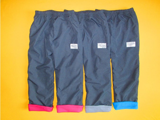 Zateplené šusťákové kalhoty s nášivkou 1