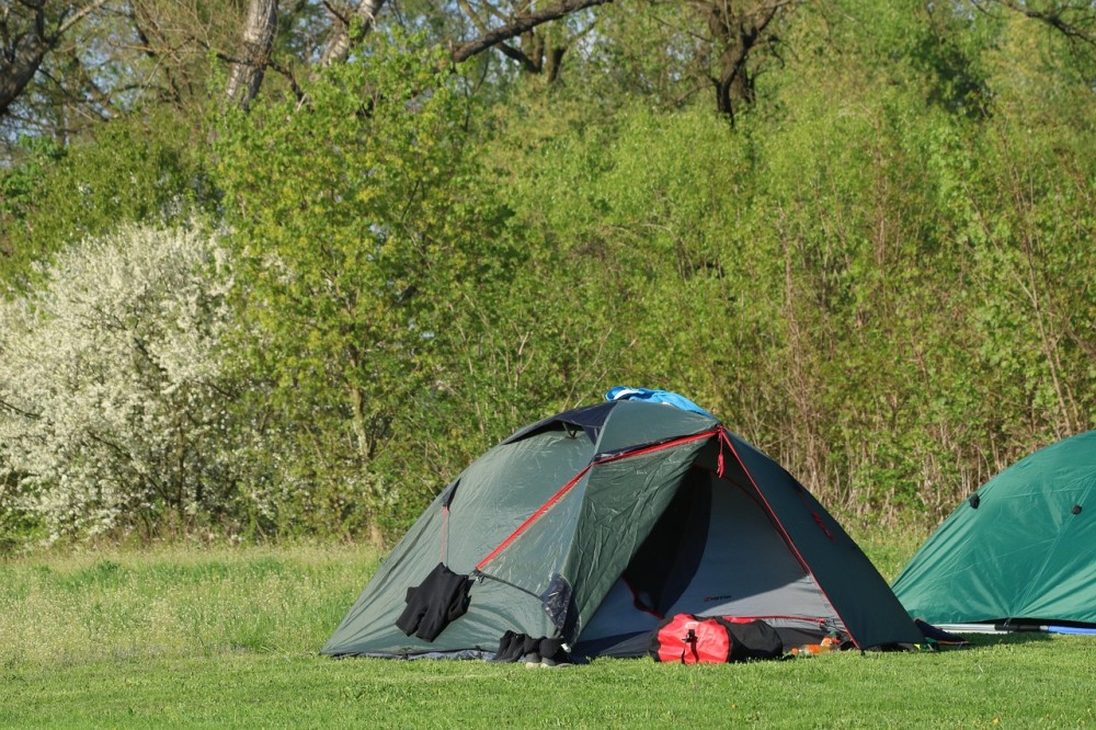 Stanování: Jak se připravit na noc pod širákem