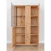 Vitrína Collodi 3D, nízká - prosklená, dub, masiv - otevřená čelní pohled