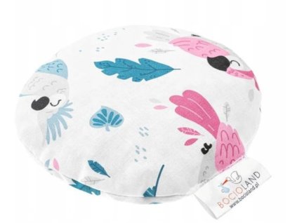 maly nahrievaci vankusik s ceresnovymi kostkami papagaje