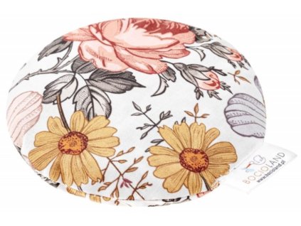 maly nahrievaci vankusik s ceresnovymi kostkami retro garden