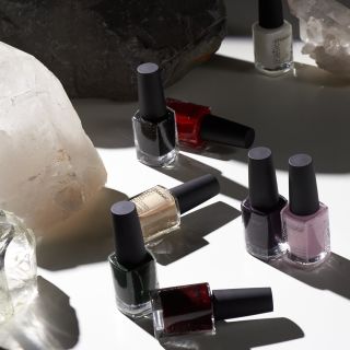 FUSION 💫 Nová zimní kolekce od značky Kinetics. Dostupná jak v gel laku Shield, tak také v klasickém laku na nehty...