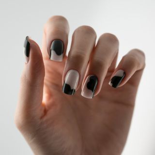 Jak se Vám líbí tento typ zdobení? My jsme pro!😊 #665 EMERALD #672 MOONSTONE Classic top #nails #nailart #nail #bionehty...