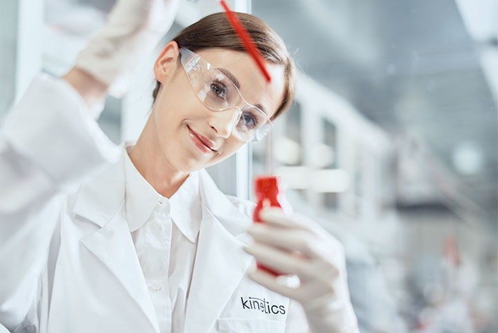 Vývoj produktů Kinetics v laboratoři v Rize