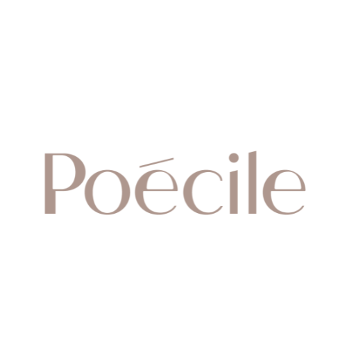 Logo Poéciile - francouzská parfémová značka, která vznikla s cílem přenést zákazníky skrze vůně do různých koutů Francie.