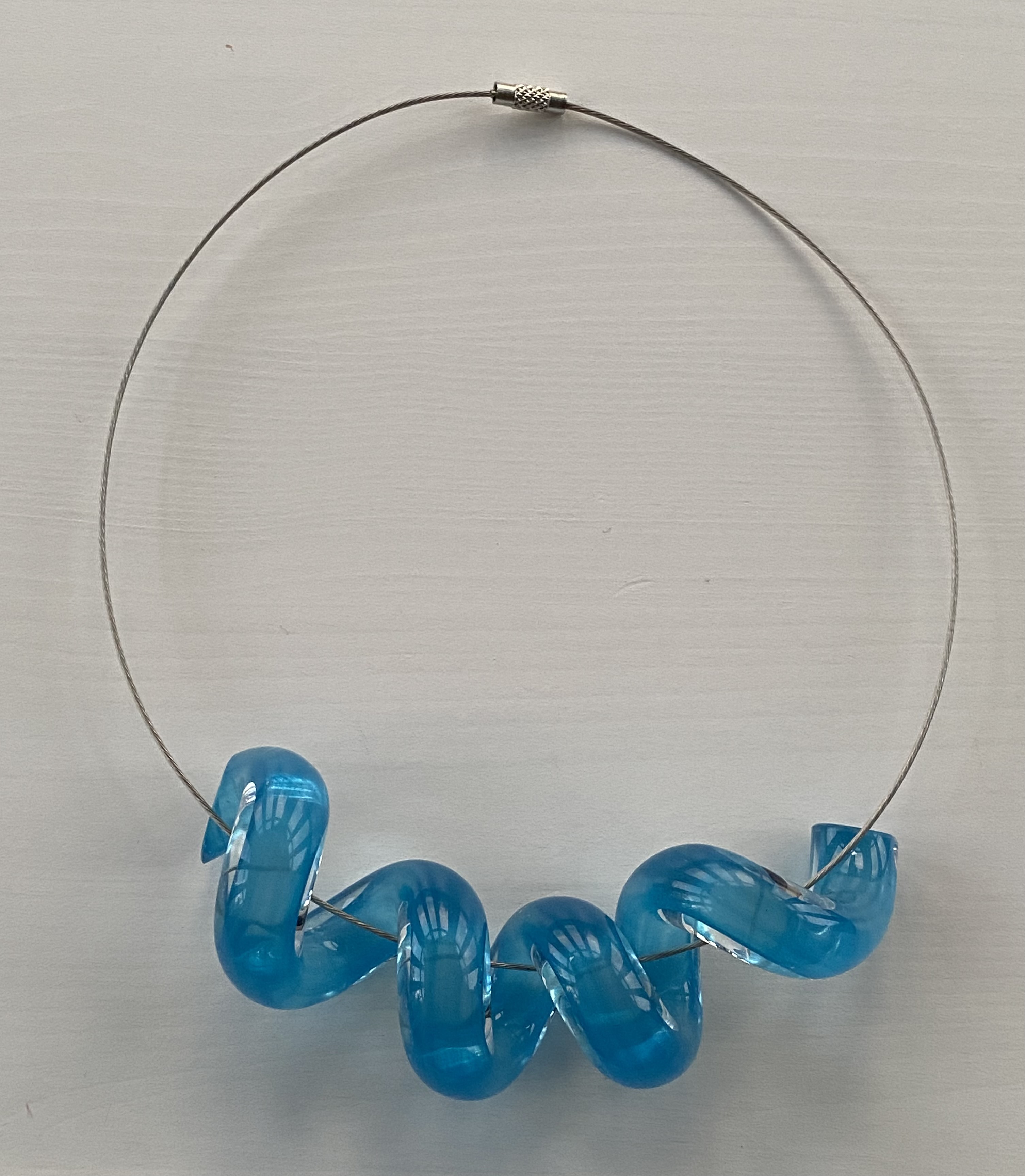 Náhrdelník skleněná spirála - modrá