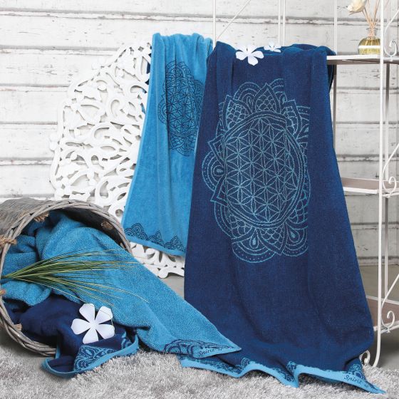 The Spirit of OM osuška z bio bavlny s květem života, azurově modrá, 69x155 cm