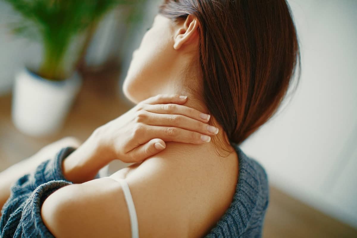 Ako uvoľniť  krčnú chrbticu: 17 jednoduchých cvikov proti bolesti