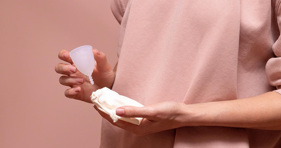 JAK SE POUŽÍVÁ MENSTRUAČNÍ KALÍŠEK?