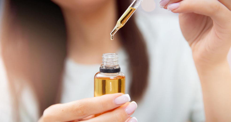 NA CO SE POUŽÍVÁ RICINOVÝ OLEJ? CO LÉČÍ A JAKÉ JSOU JEHO ÚČINKY?