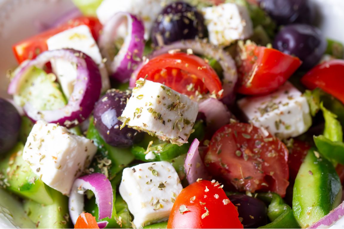 CHORIATIKI - ŘECKÝ ZELENINOVÝ SALÁT S OLIVAMI A FETOU