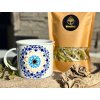 Ručně malovaný hrníček v barvách moře a horský řecký čaj