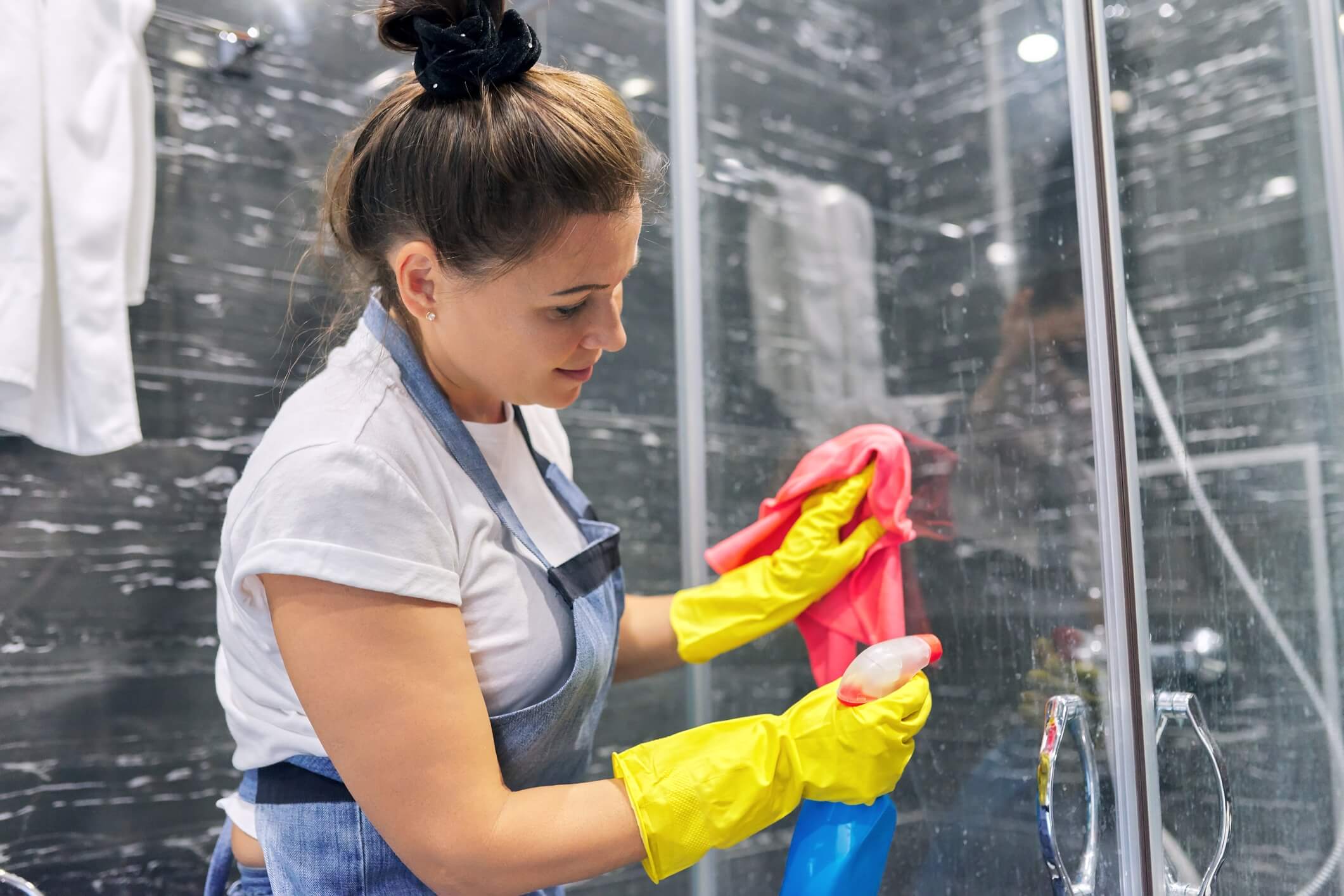 Čistenie skla od vodného kameňa – TAKTO si s ním poradíte