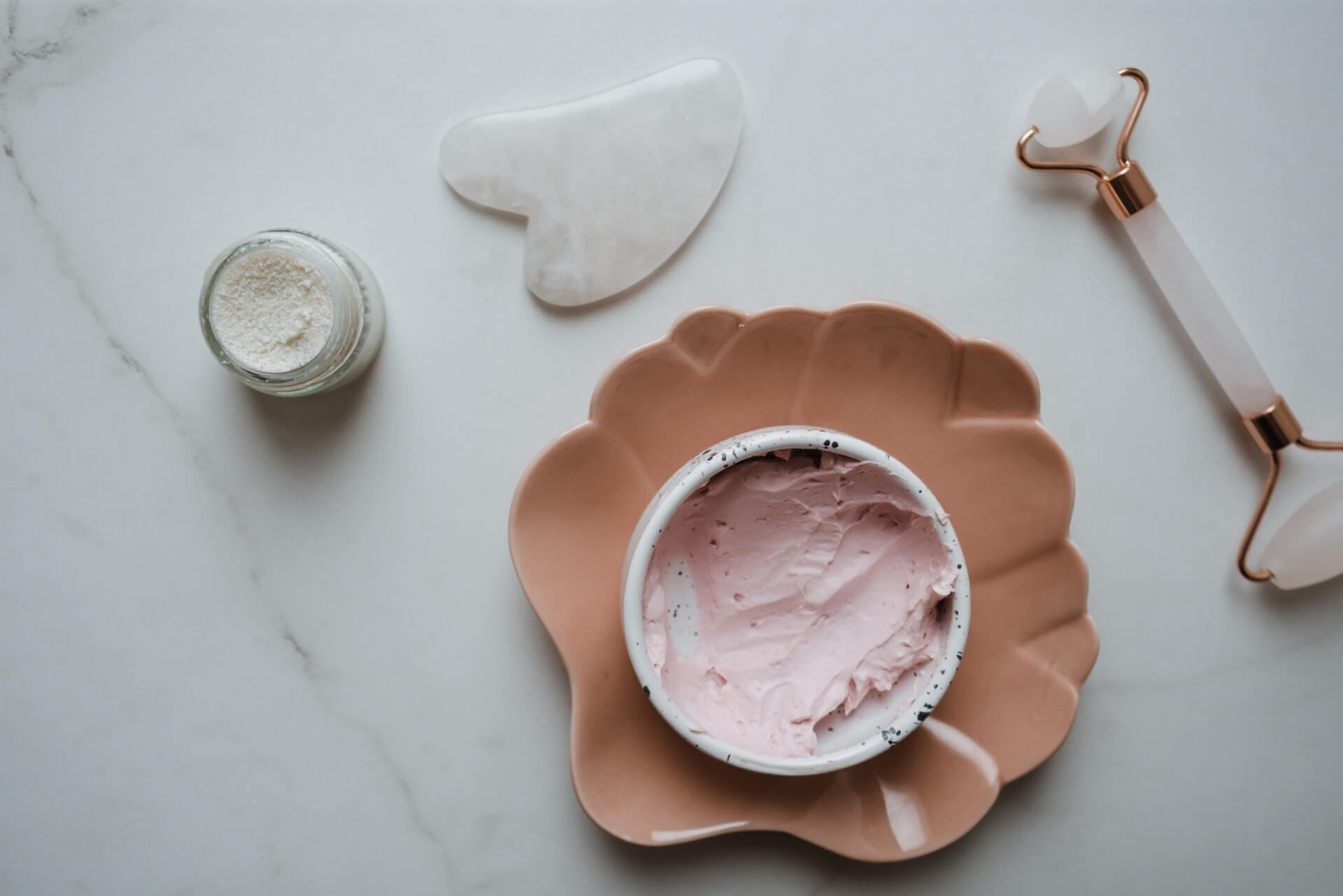 HĹBKOVÉ ČISTENIE PLETI ZVLÁDNETE AJ DOMA: PRÍRODNÝ PEELING SI IHNEĎ OBĽÚBITE