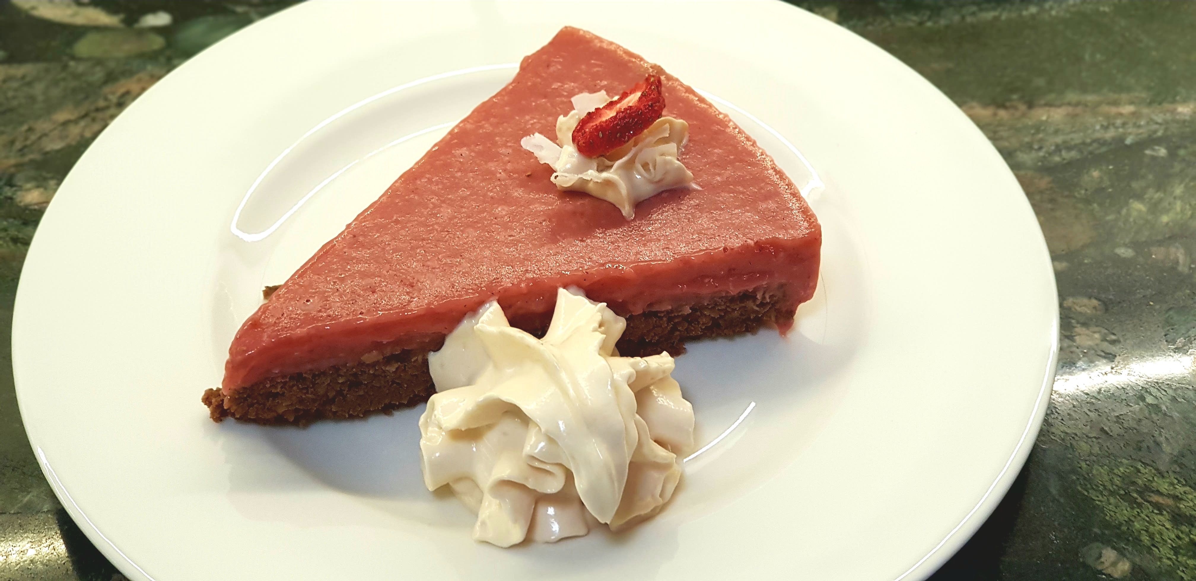 Jahodovo- kokosová torta bez lepku, mlieka a vajec 