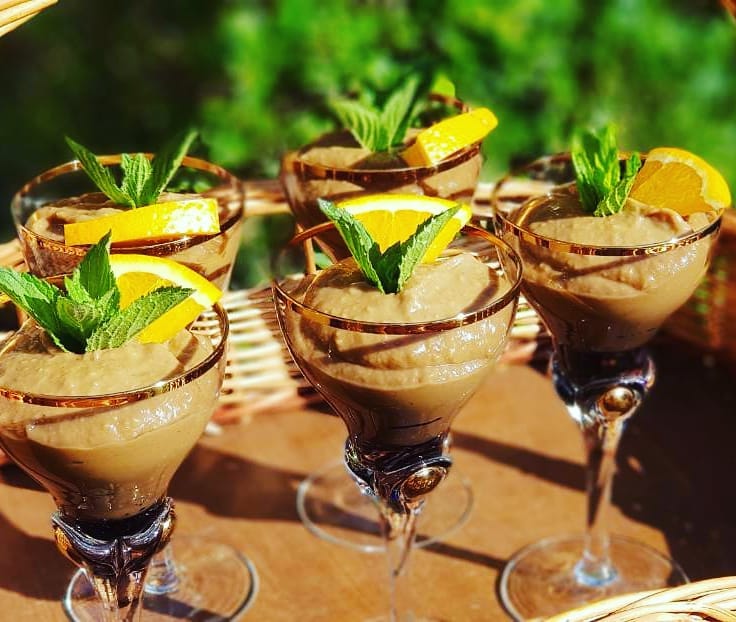 Avokádová pena s kardamón latte