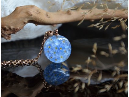 Přívěsek pomněnky