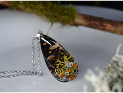 Náhrdelník ve tvaru kapky s houbičkou