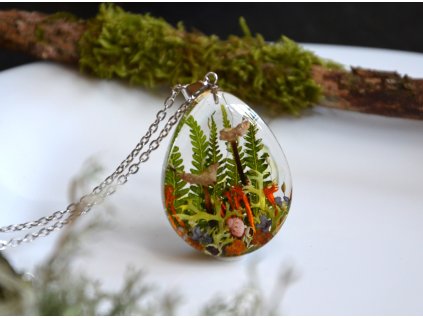 Náhrdelník ve tvaru kapky s houbičkami