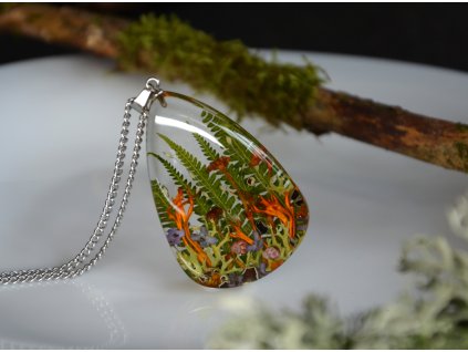 Náhrdelník ve tvaru kapky s houbičkami