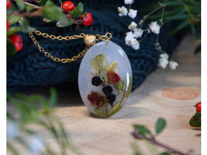 Zimní oválek s lesními jahodami a borůvkami