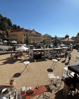 @sumavsky_coffee_fest nás úplně okouzlil – geniem loci Vimperka a Pivovarských teras, počasím jako na objednávku, ale...