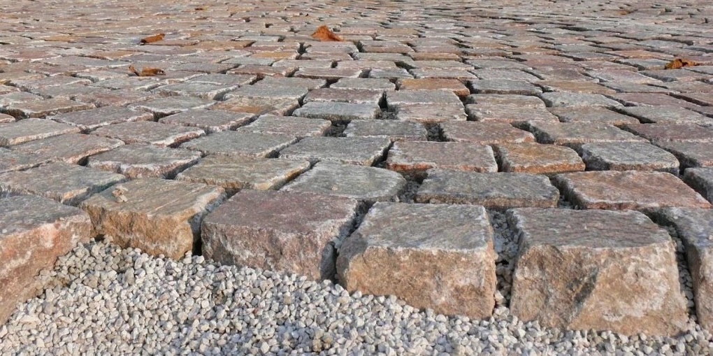 Jaký dlažební kámen zvolit podle míry zatížení