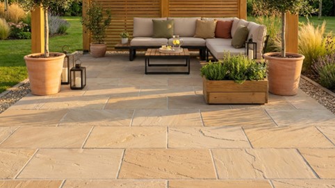 Jak se liší pískovec a vápenec z pohledu použití jako dlažby