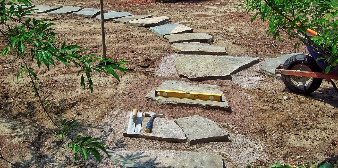 Zimní revoluce pro vaši zahradu - suchá pokládka kamenných desek