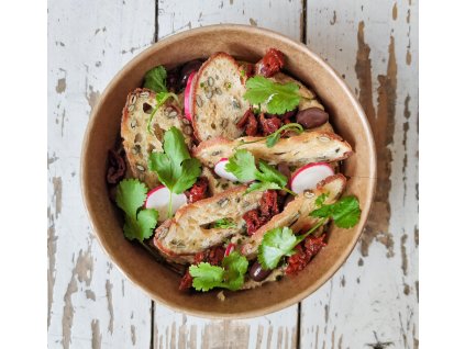 Hummus s olivami kalamata, sušenými rajčaty, olivovým olejem a domácím krekrem