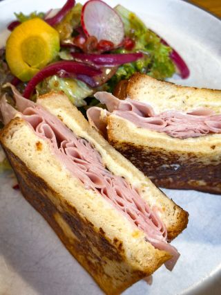 Víkendový BRUNCH u Franze Těšíme se na Vás celý víkend od 8:30-14:30 V nabídce: Míchaná vejce Vejce benedikt Sandwich...