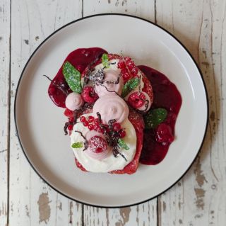 💘 Valentýn u Franze 💘 Láska chutná nejlépe celý víkend. Připravili jsme pro vás valentýnské menu: 🥐 2× snídaně 🍰 2× dezert...