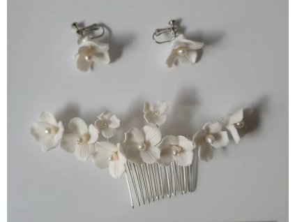 Souprava hřeben s náušnicemi klipsy s bílými květy