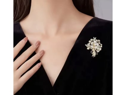 Pozlacená brož ve tvaru kytice