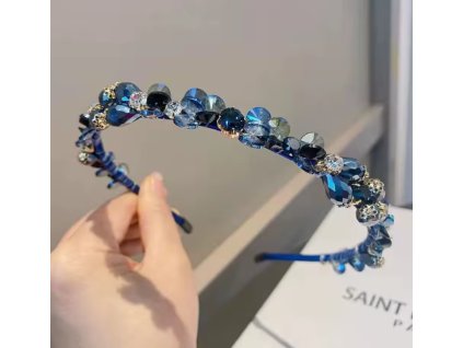 Černá čelenka do vlasů s tmavě modrými krystaly a zlatými detaily
