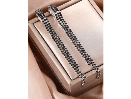 Elegantní dlouhé klipsové náušnice s krystaly – stříbrné, černé krystaly