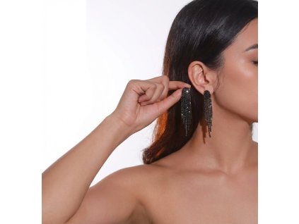 Elegantní klipsové náušnice se střapci v černé barvě