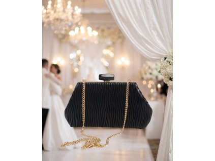 Elegantní černá plesová kabelka s řetízkem
