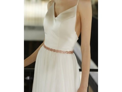 Výrazný svatební pás s třpytivými kamínky