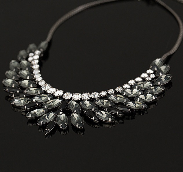 Dámsky luxusný náhrdelník BLACK DIAMOND