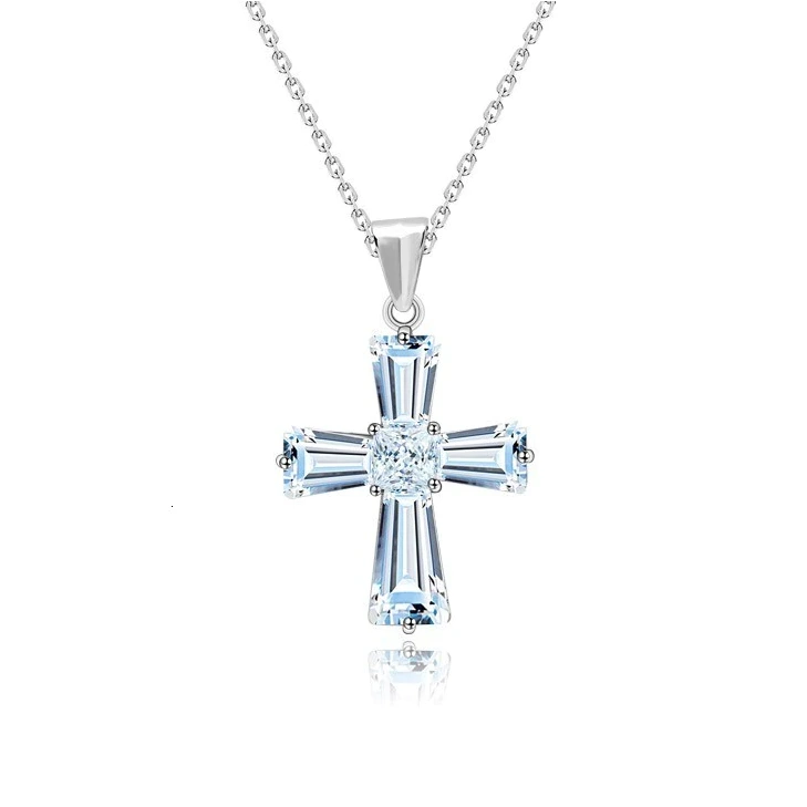 Luxusní náhrdelník s príveskom krížik