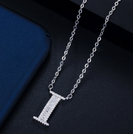 Náhrdelník s písmenkami Písmeno: I
